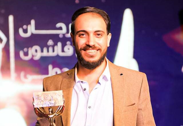 حصول«محمود شبيب» علي أفضل مصمم جرافيك لعام 2021 